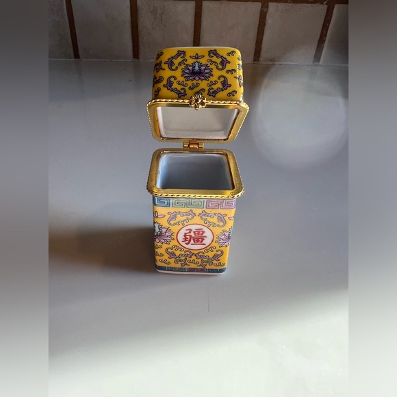 Handpainted Yellow Floral Ceramic Keepsake Box - Picture 7 of 7